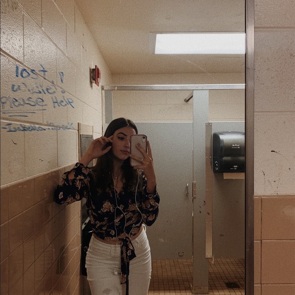 Meet your Posher, Lillian - Picture 1 of 1